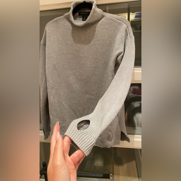 TAHARI tunic turtleneck beautiful light gray - Picture 3 of 4